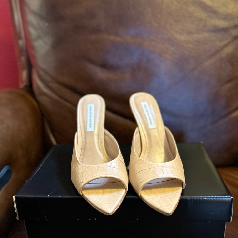 Womens size 6 slip on open toe shoes Saks Fifth Avenue good condition with box